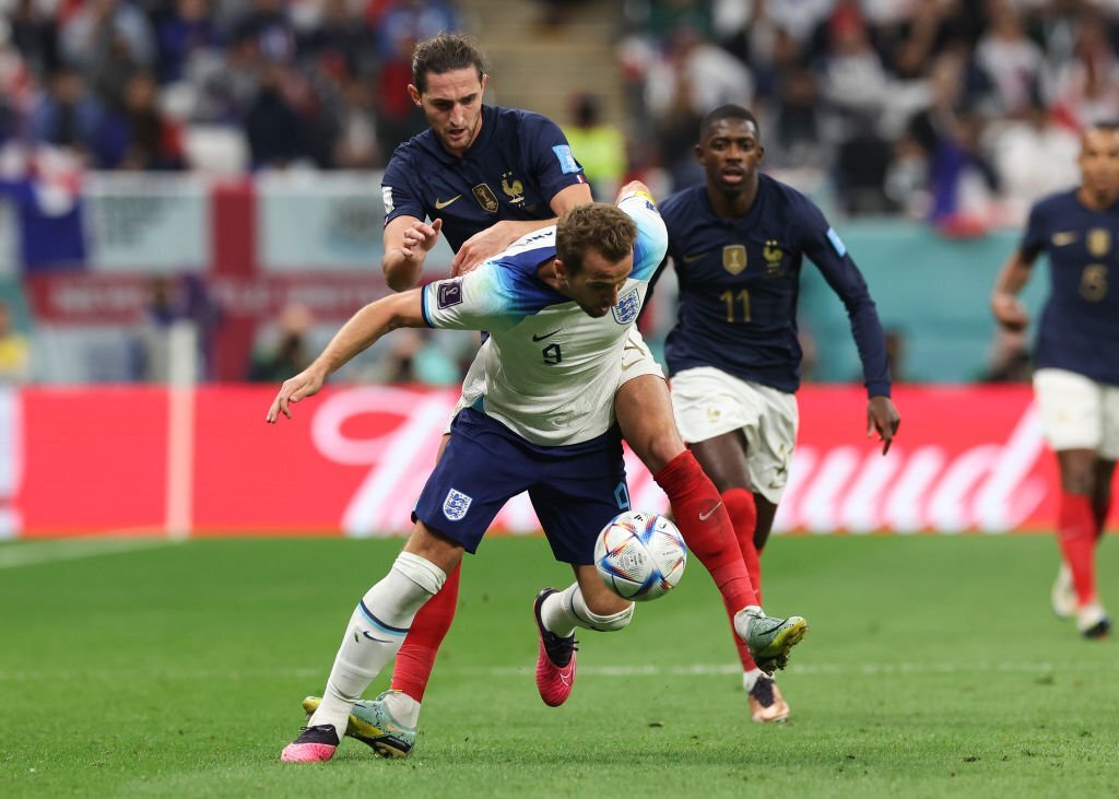 Mbappe cười hả hê khi Kane sút trượt penalty 5